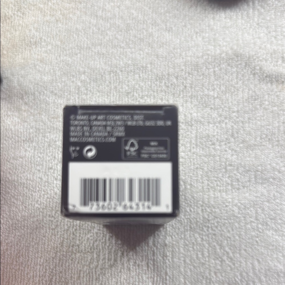 New in Box MAC Studio Fix Fluid Foundation SPF 15 NW33 - Picture 6 of 6